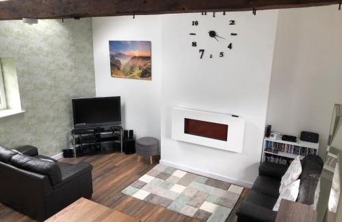 Hollow Meadows Casa | Plough Cottage
