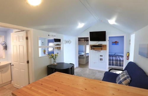 Wasaga Beach Casa | Plovers Cove Cottage