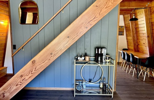 Big Bear City Cabina | Plug in to the peace, joy, and Zen at this modern Modified A-Frame Cabin!