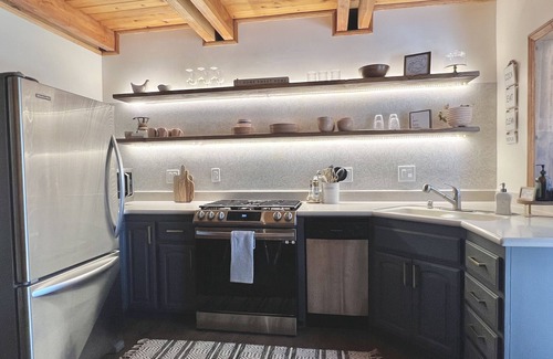 Big Bear City Cabina | Plug in to the peace, joy, and Zen at this modern Modified A-Frame Cabin!