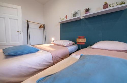 Sablon Apartamento | Plumeria - Grand Appartement 75m2 - Au calme avec Jardin - Idéal Famille ou Groupe de Travailleurs - Parking Public Gratuit - 2 Chambres - 4 Lits séparés