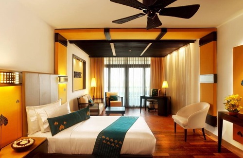 Vayalar Complejo | Plumeria Lake Resort & Spa