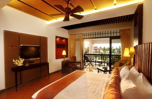 Vayalar Complejo | Plumeria Lake Resort & Spa