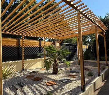 Les Aix-d'Angillon Casa | Plus dispo