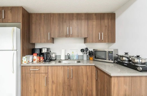Airdrie Casa | ♡ Plush Suite with | Pet Friendly | Fast Wi-Fi | Perfect for Long Stays ♡