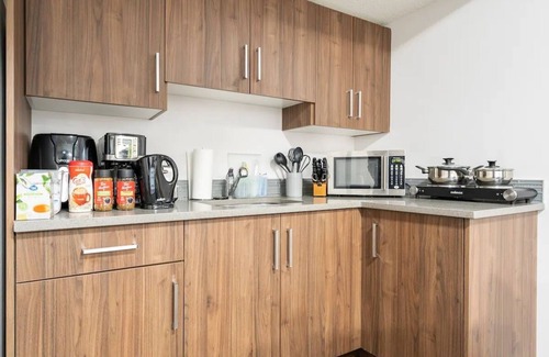 Airdrie Casa | ♡ Plush Suite with | Pet Friendly | Fast Wi-Fi | Perfect for Long Stays ♡