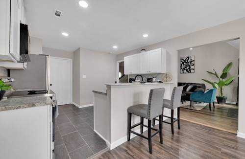 Riverdale Casa | Plush Two Bedroom Retreat. A Home Away From Home!