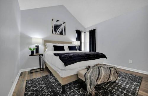 Riverdale Casa | Plush Two Bedroom Retreat. A Home Away From Home!