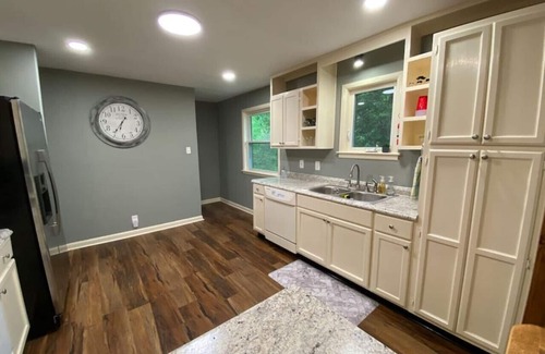 Knoxville Casa | Plymouth · Quiet City Home, 7-8 min to Downtown Knox