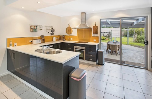 Raymond Island Casa | Plymouth - This beautifully presented holiday home has it all