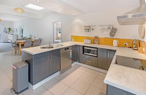 Raymond Island Casa | Plymouth - This beautifully presented holiday home has it all