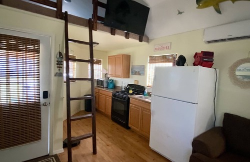 Port O Connor Cabina | POC Cabana on Maple St. Cozy little cabin, great location.