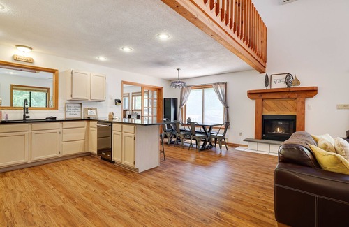 Lakeville Chalet De Esquí | Pocono Chalet- walking distance to Lake Wallenpaupack- 3 Full baths