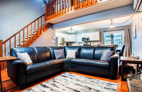 Tobyhanna Chalet De Esquí | Pocono Dog Friendly Home, Deck, Yard & Fire Pit