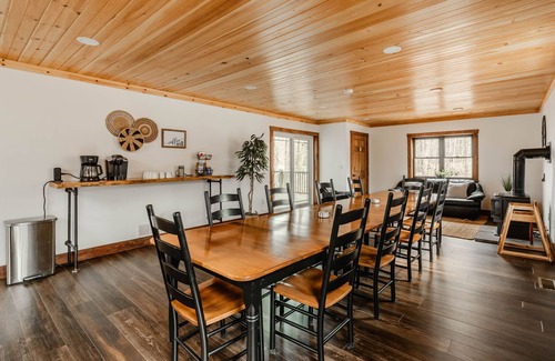 Thornhurst Cabina | Pocono Family Getaway - Beautiful Home in Arrowhead Lakeside Community!