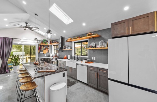 Tobyhanna Casa | Pocono Getaway l NearKalahariCamelback&Casino l Game Room l Fire Pit l Projector