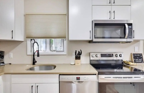 Tobyhanna Casa | Pocono Lake and Ski retreat. Dog friendly. Free kayaks, grill, and fire pit