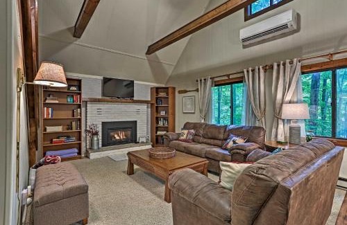 Pocono Lake Casa | Pocono Lake House Near Skiing and Kalahari Resort!