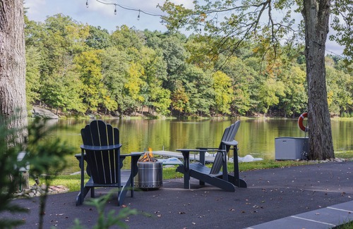 Scotrun Chalet De Esquí | Pocono Luxury Chalet Perfect Getaway for family with Fisfing, Paddle Boats