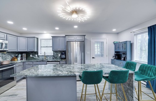 Tobyhanna Casa | Pocono Mountain Escape - Brand New 11 bed/4 bath luxury home, centrally located.