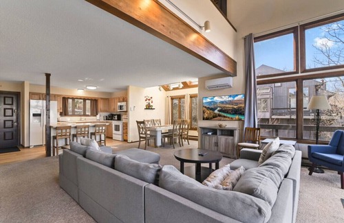 Tannersville Casa | Pocono Mountains Camelback Retreat-Stunning Views