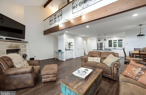 Tannersville Casa | Pocono Mountains Camelback Retreat Ski-in Ski-out