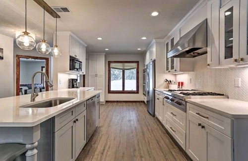 Pocono Pines Casa | Pocono Mountains Lake Naomi - Pocono Pines, PA renovated luxury design house