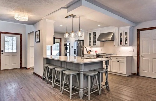 Pocono Pines Casa | Pocono Mountains Lake Naomi - Pocono Pines, PA renovated luxury design house
