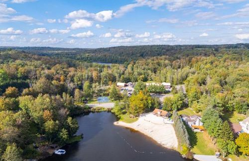Lake Ariel Casa | Pocono's Resort - Fire Pit Jacuzzi Winter Sports Amenities