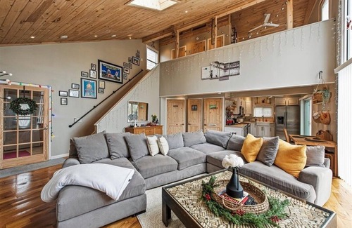 Tobyhanna Cabaña | Pocono Scandinavian Cottage by RedAwning