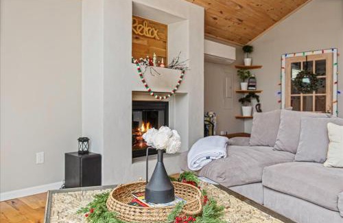 Tobyhanna Casa | Pocono Scandinavian Cottage cottage