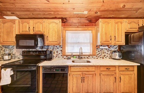 Tobyhanna Cabaña | Pocono Vacation Rental With Game Room!
