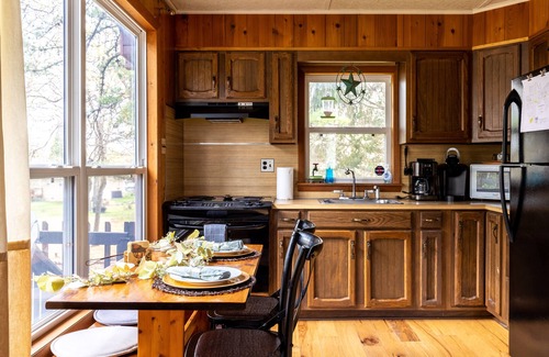 Albrightsville Cabina | Poconos Cabin Hot Tub| Outdoor Shower| Kayak | Walk to Lake