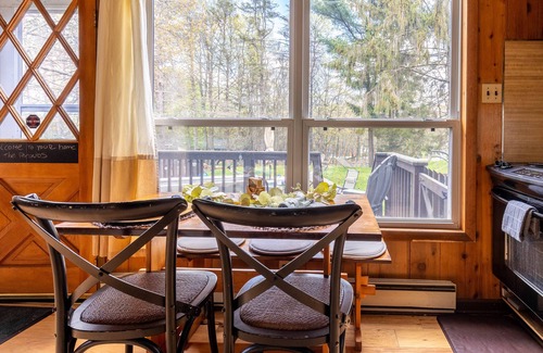 Albrightsville Cabina | Poconos Cabin Hot Tub| Outdoor Shower| Kayak | Walk to Lake