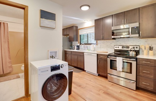 Tobyhanna Cabina | Furnished Deck & Game Room: Cabin in Tobyhanna