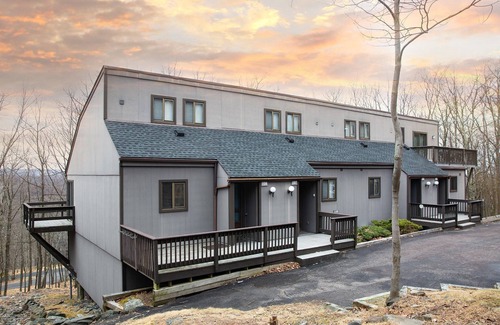 Village at Camelback Casa | Poconos Camelback Retreat-Pet Friendly, Ski-In/Out, Pool, Waterpark, Outlet Mall