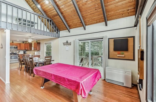 Tobyhanna Casa | Poconos Chalet newly renovated, great location by RedAwning