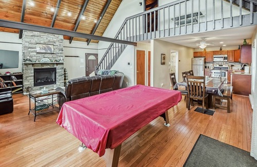 Tobyhanna Casa | Poconos Chalet newly renovated, great location by RedAwning