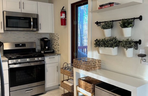 East Stroudsburg Casa | Poconos Chalet - Hot Tub - Kayaks - Gas Stove