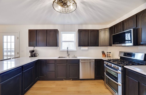 Cresco Casa | Poconos Family Retreat: 4BR, Sleeps 14, Pool & More