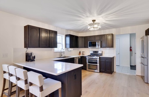 Cresco Casa | Poconos Family Retreat: 4BR, Sleeps 14, Pool & More