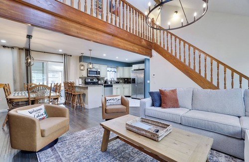 East Stroudsburg Casa | Poconos Family Retreat: Hot Tub/Fire Pit/Lake/Ski
