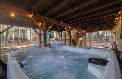 East Stroudsburg Casa | Poconos Family Retreat: Hot Tub/Fire Pit/Lake/Ski
