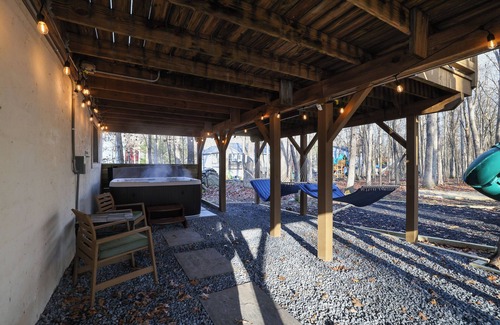 East Stroudsburg Casa | Poconos Family Retreat: Hot Tub/Fire Pit/Lake/Ski