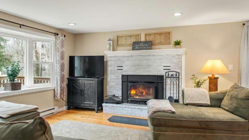 Thornhurst Casa | Poconos Getaway w Firepit Lake Access Near Jack Frost Big Boulder Ski