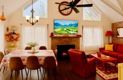 Briar Crest Woods Casa | Poconos Getaway with Hot Tub-Close to Attractions, Perfect for Family &Friends!