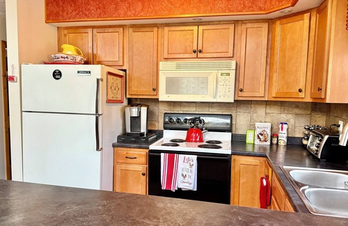 Briar Crest Woods Casa | Poconos Getaway with Hot Tub-Close to Attractions, Perfect for Family & Friends!