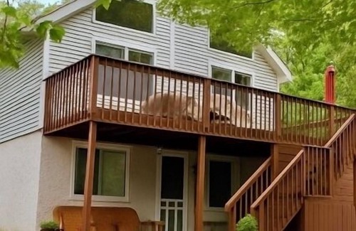 Briar Crest Woods Casa | Poconos Getaway with Hot Tub-Close to Attractions, Perfect for Family & Friends!