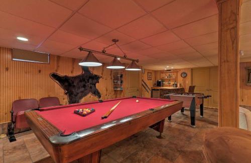 Lake Harmony Estates Casa | Poconos Home with Deck Walk to Lake Harmony!