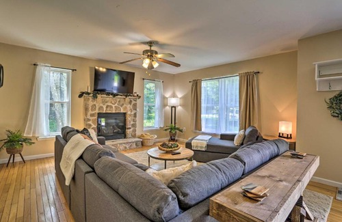 Pocono Summit Casa | Poconos Home with Lounge Less Than 5 Mi to Stillwater Lake!